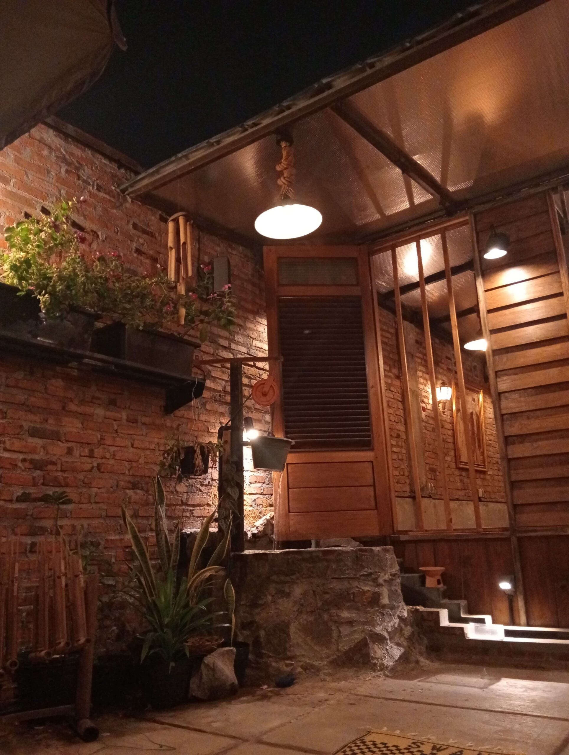 Bisik Malam dibalik Bata